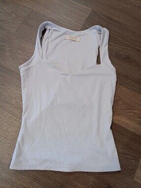 Qinsen White Women's Scoop Neck Tank - Everyday Essential
